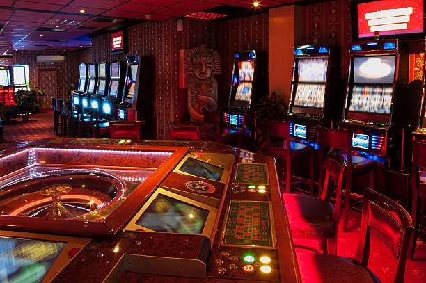 Live dealer action talas89 live dealer during Three Card Poker round